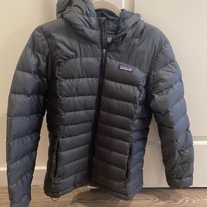 Patagonia Women’s down sweater hoodie navy